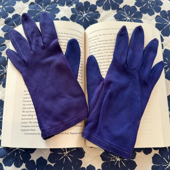 Vintage Sparkly Bold Blue Nylon and Fownes Blue Short Gloves - Picture 10 of 16